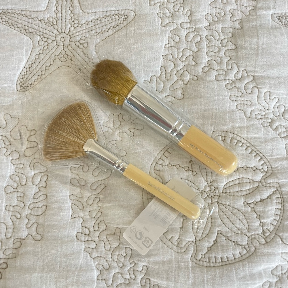 BareMinerals Brush Set | fan brush and face brush